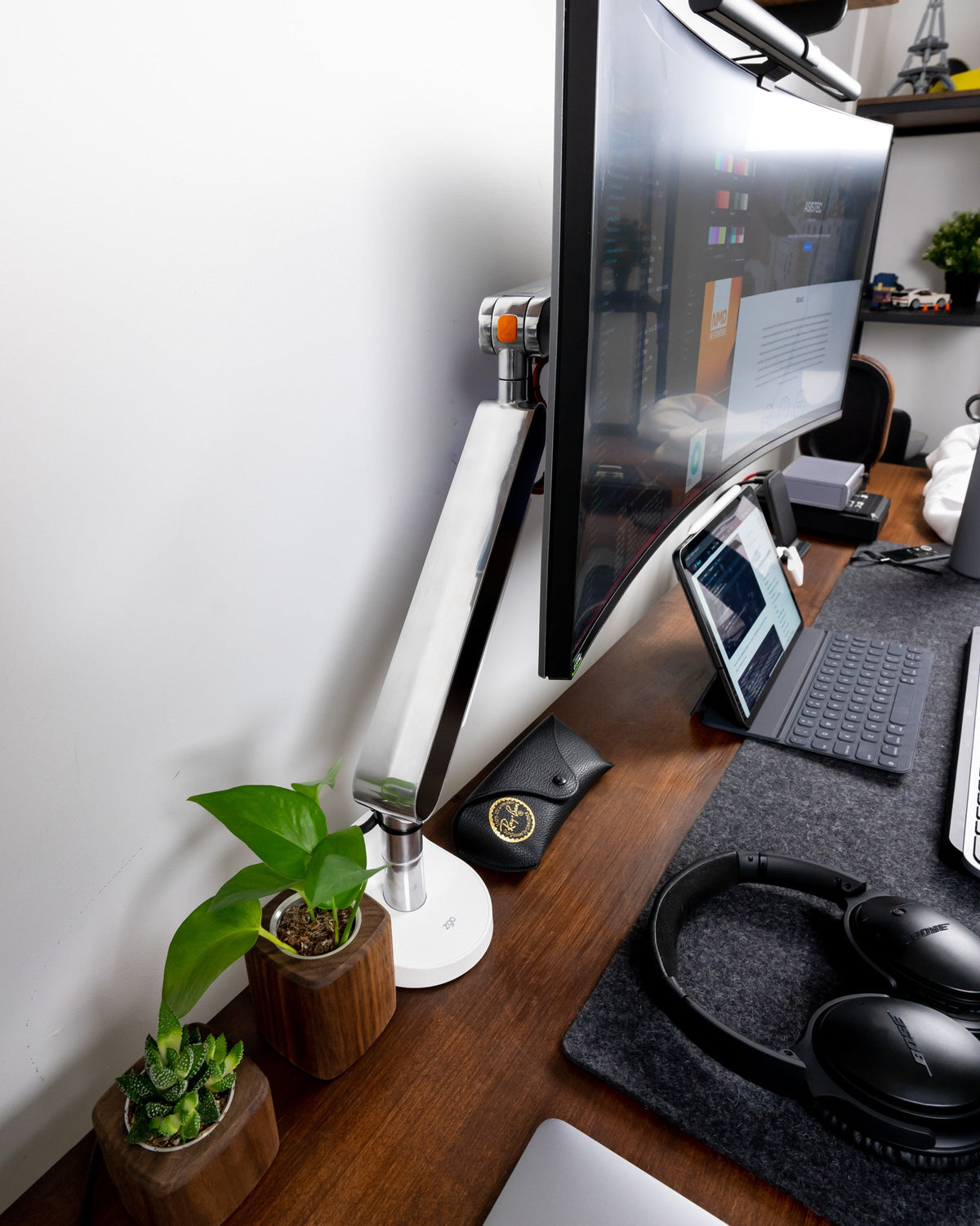 Zgonic monitor arm in a workspace