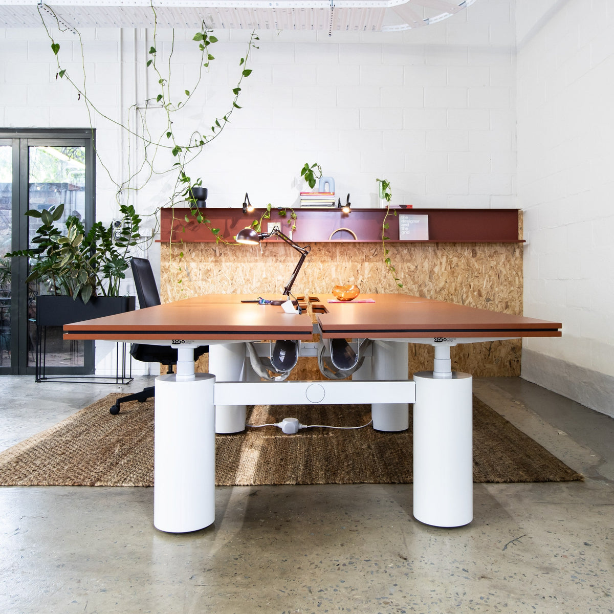 COLUMN h/a workstations in an office