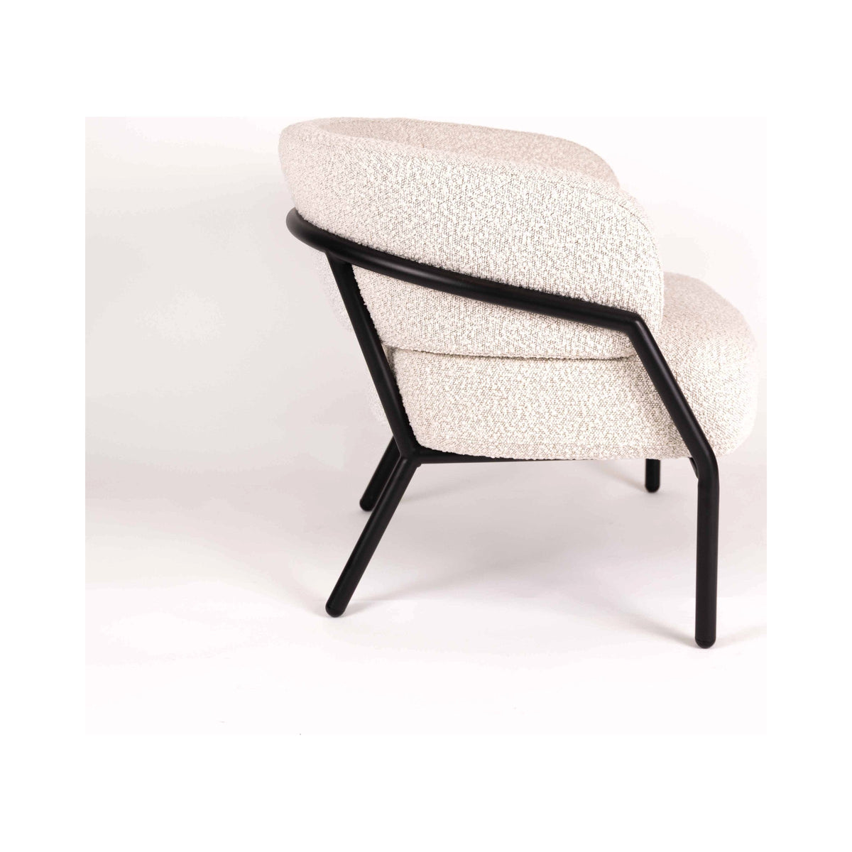 Como Lounge Chair in ecru, three-quarter view