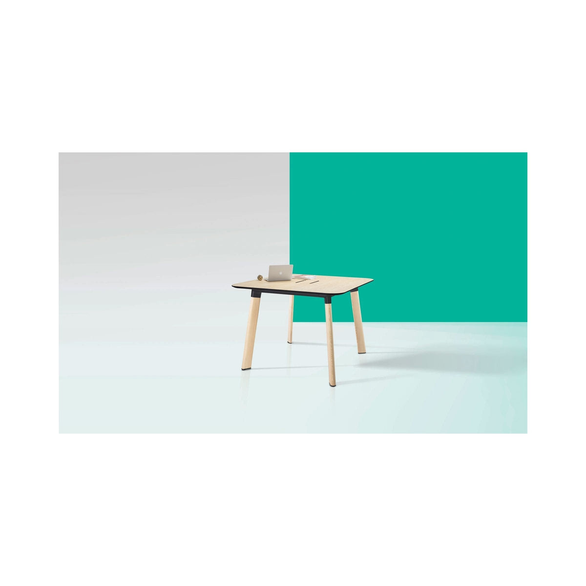 Diva 1.1 table with Ash legs