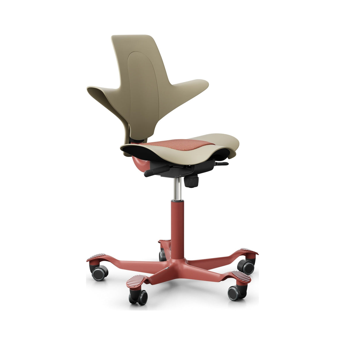 HÅG Capisco Puls 8010 in sand with blush rose base, three-quarter view
