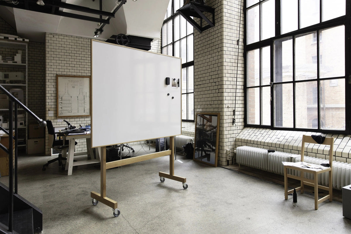 Lintex Wood Mobile in a workspace