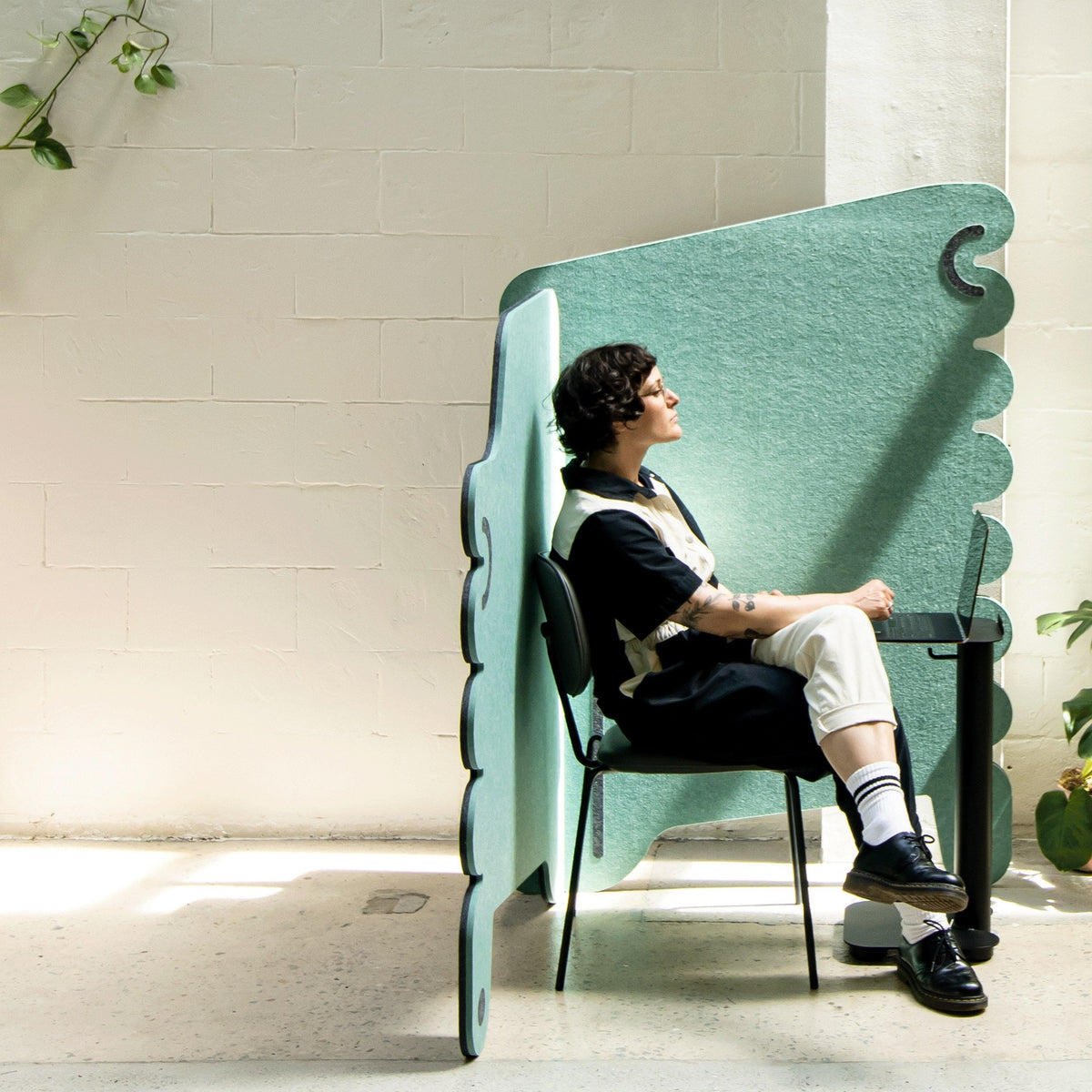Mr SCREEN acoustic divider in use