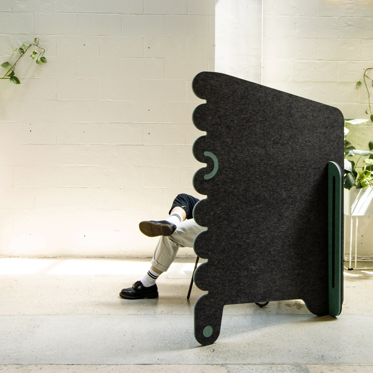 Mr SCREEN acoustic divider in use