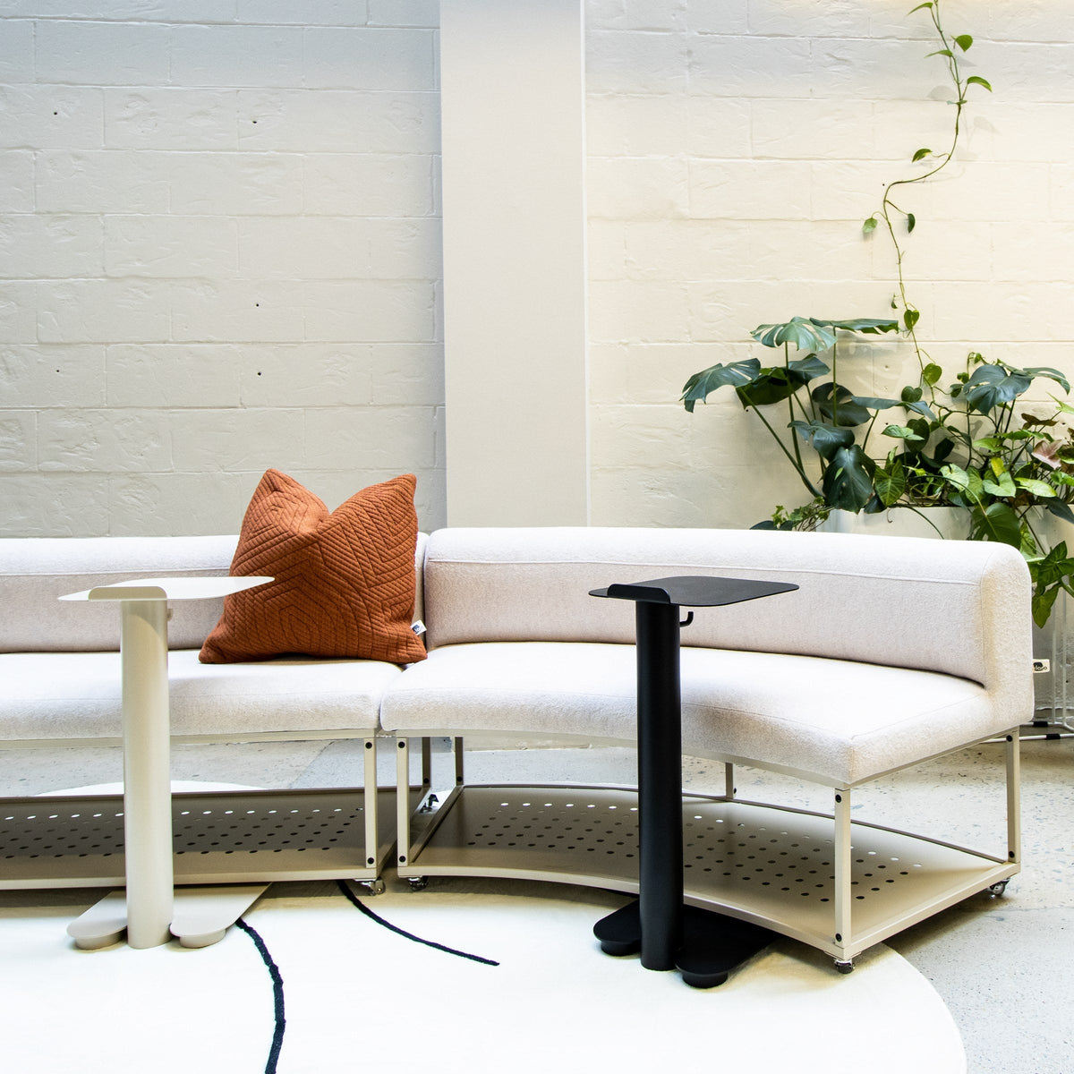 NOMAD laptop tables with lounge seating