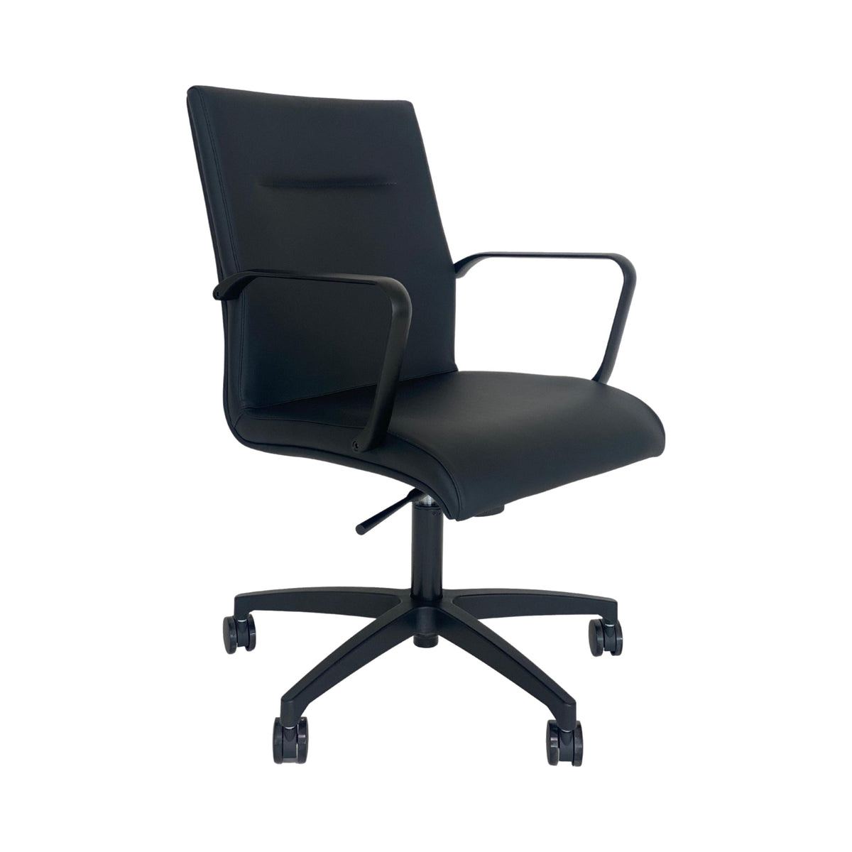 Reaction Medium Back with arms in black leather, side view