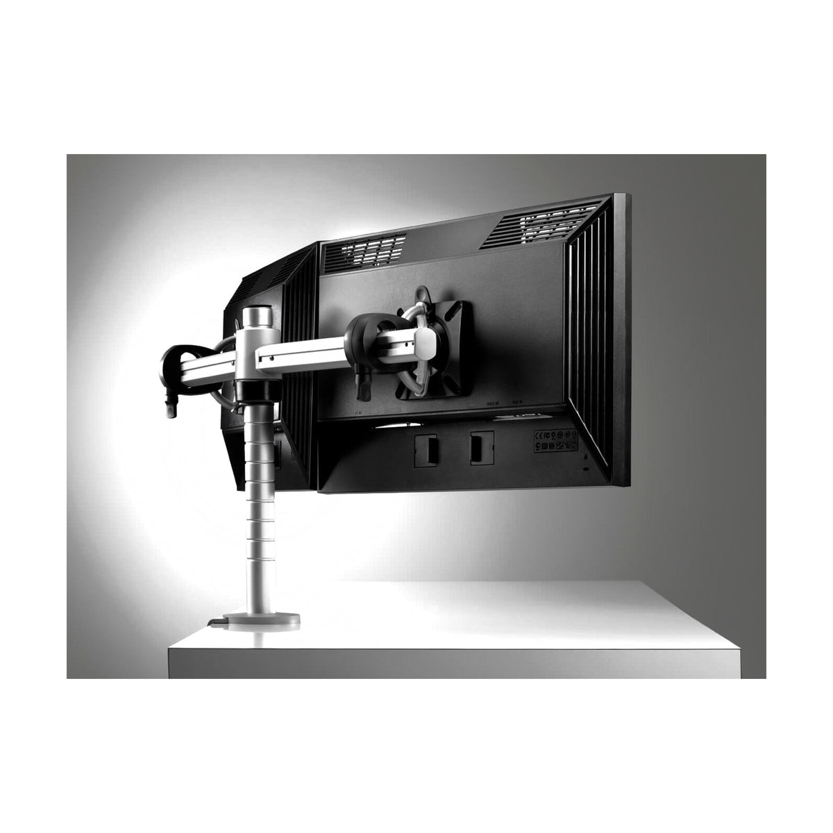 Wishbone Dual Bar Monitor Arm, detail of the bar and mounting heads