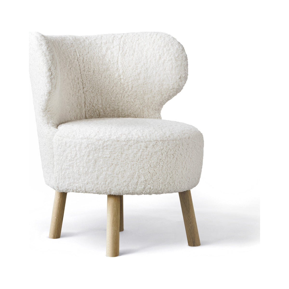 Cute Easy Chair in Gute off-white, three-quarter view