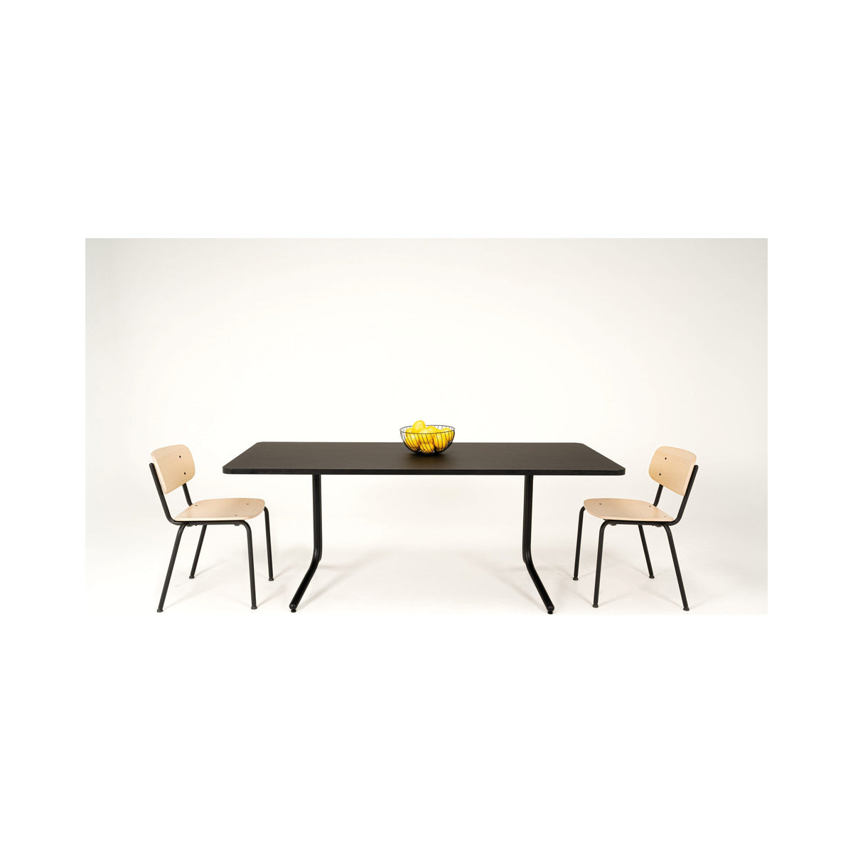 Easypeasy table with chairs, front view
