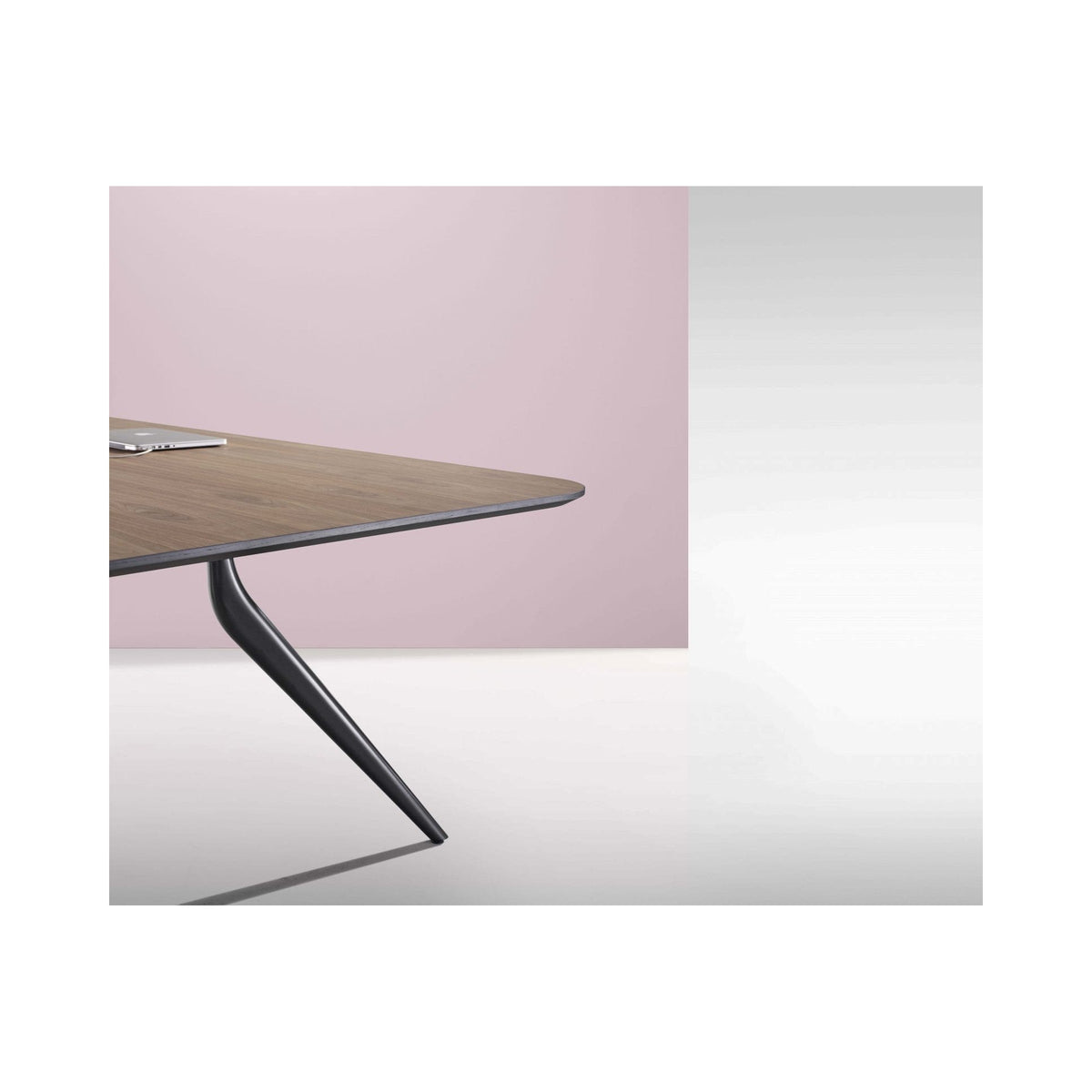 EONA table leg detail