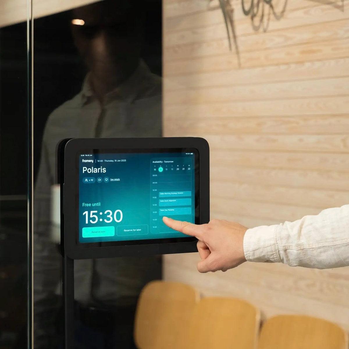Booking a meeting room on Framery Room Display