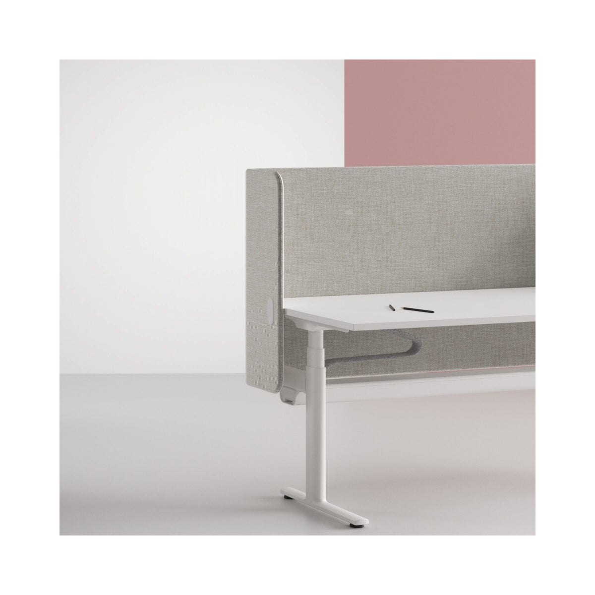Lovoc screen on a desk