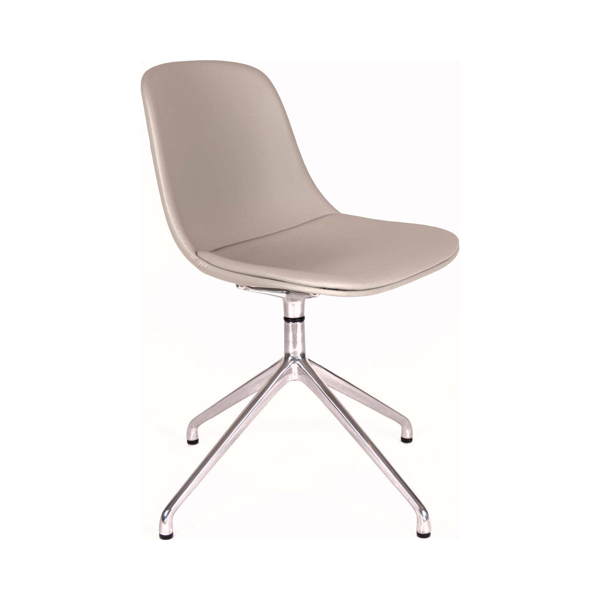 Pure Loop 4-Star Base Chair in leather, three-quarter view