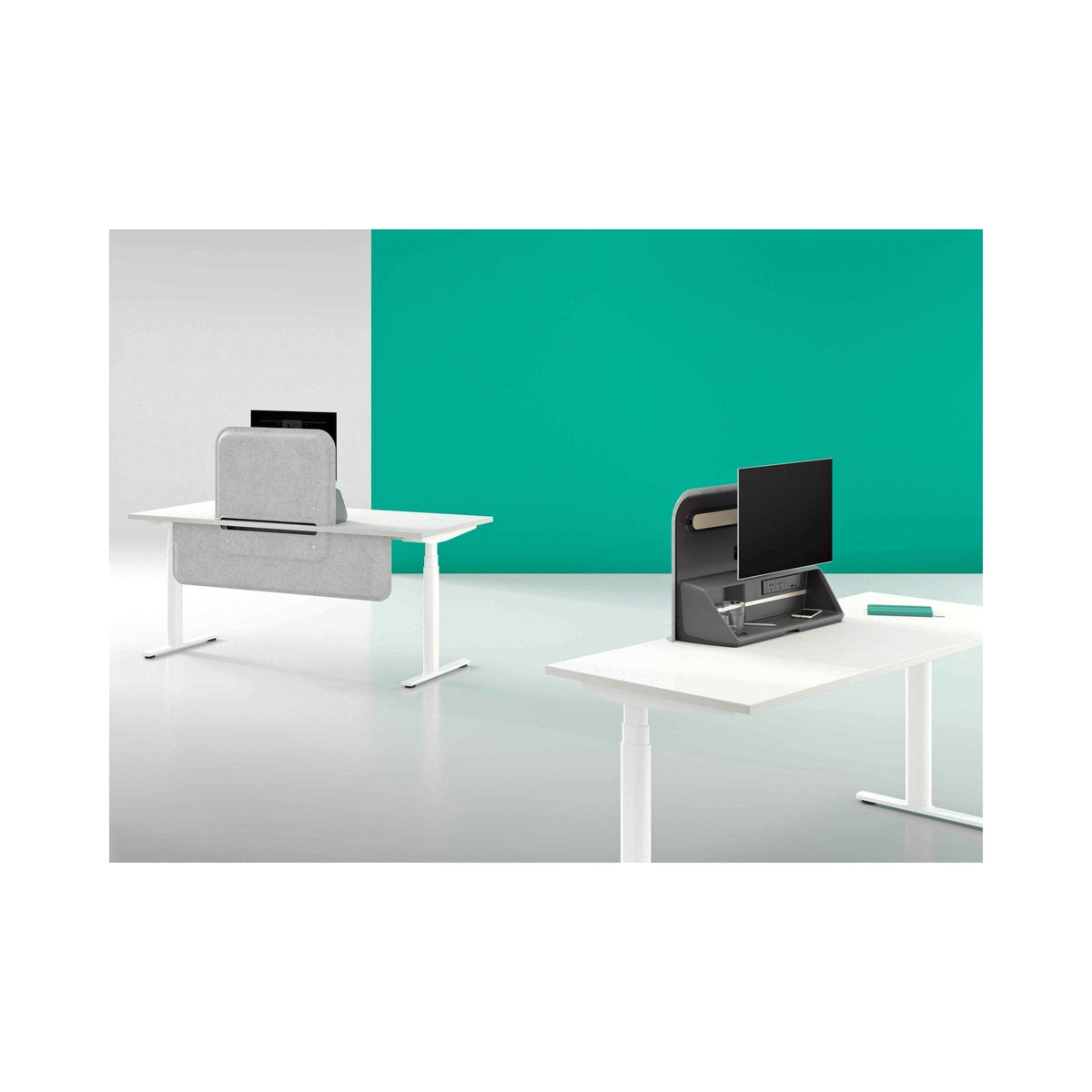 Screenliner with a monitor arm